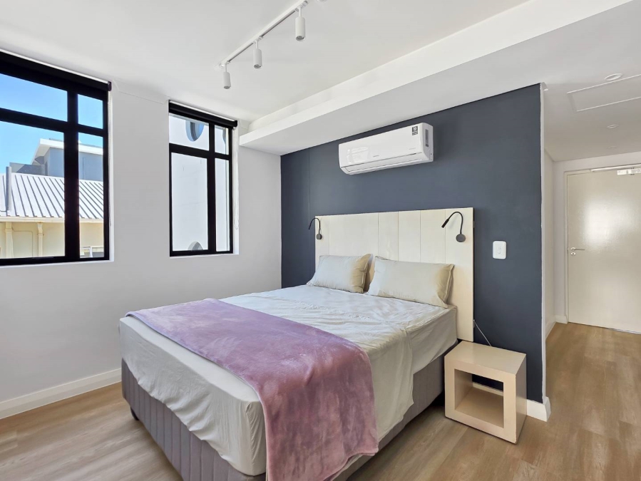 1 Bedroom Property for Sale in Vredehoek Western Cape